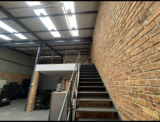 1,600M² WAREHOUSE TO LET IN SPARTAN